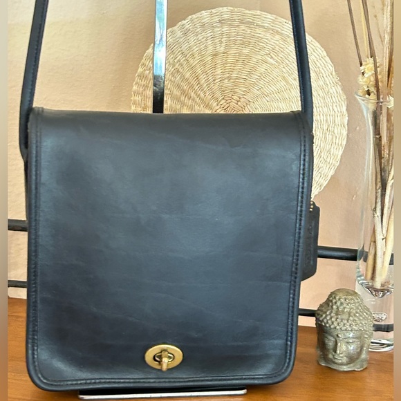 Coach Handbags - COACH Vintage Pre ‘94 Compact Pouch Crossbody Bag No. 0030 127